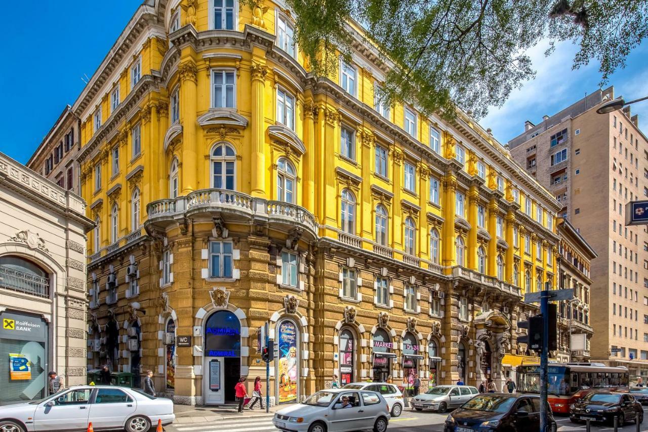 Number 1 Deluxe Apartments غييكا المظهر الخارجي الصورة