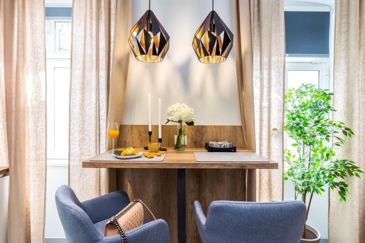 Number 1 Deluxe Apartments غييكا المظهر الخارجي الصورة