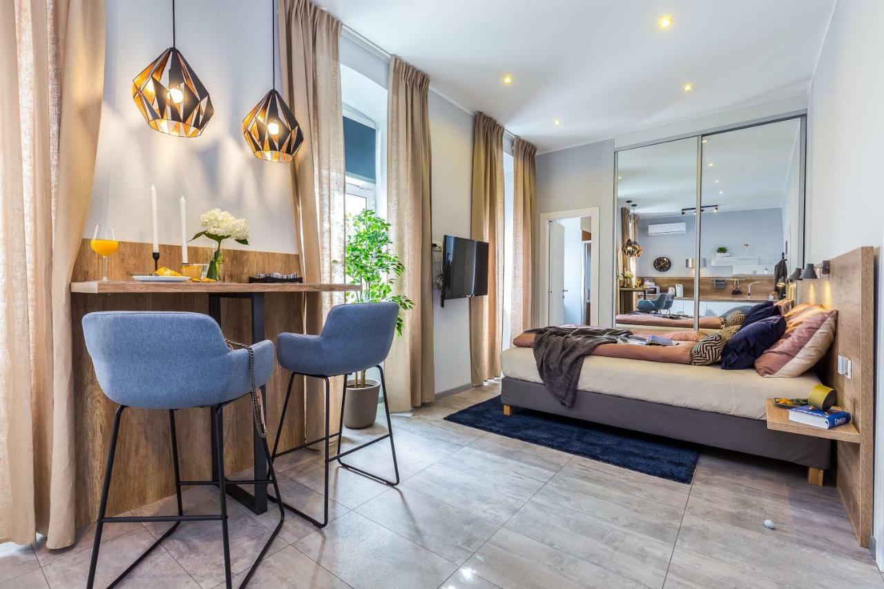 Number 1 Deluxe Apartments غييكا المظهر الخارجي الصورة