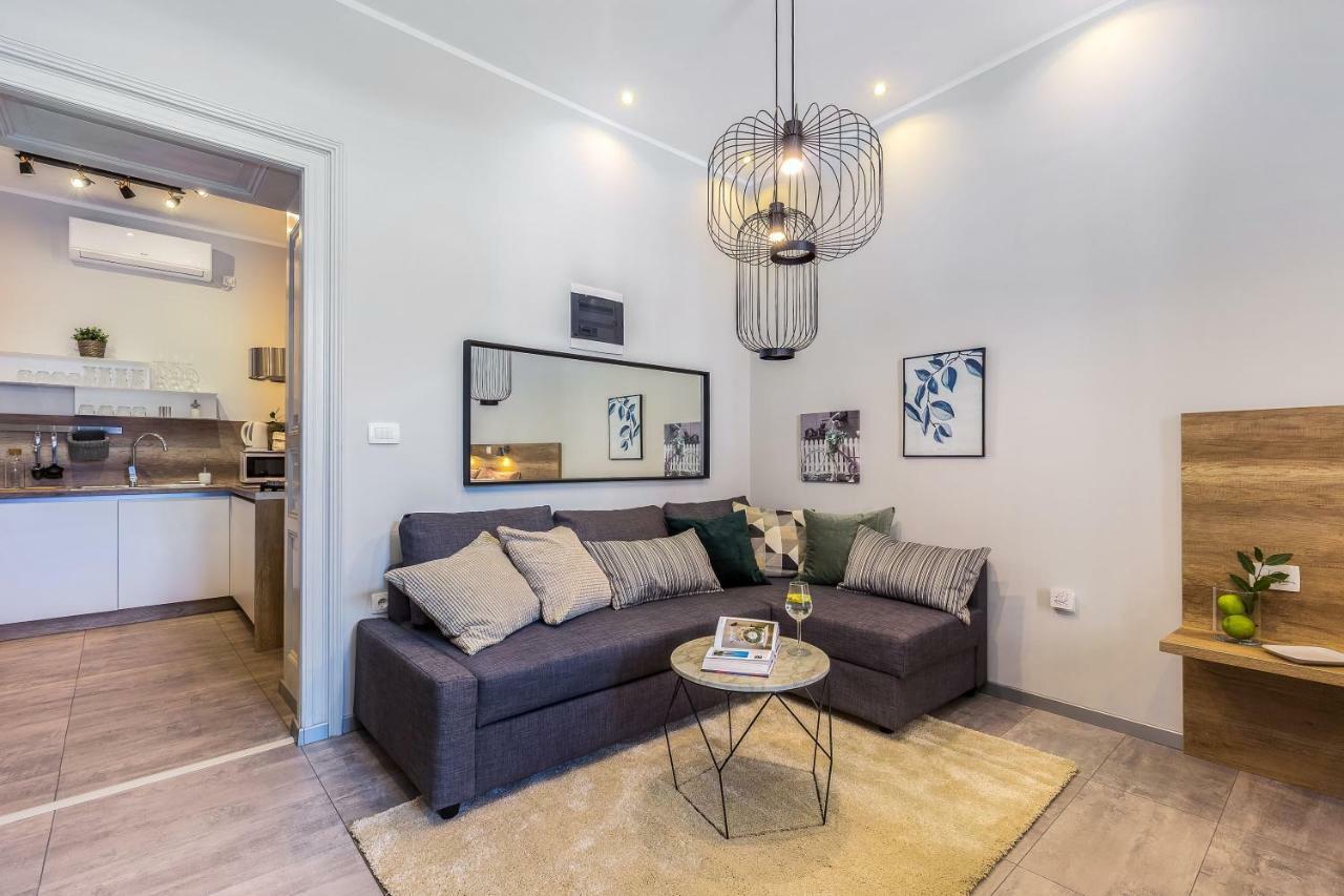 Number 1 Deluxe Apartments غييكا المظهر الخارجي الصورة